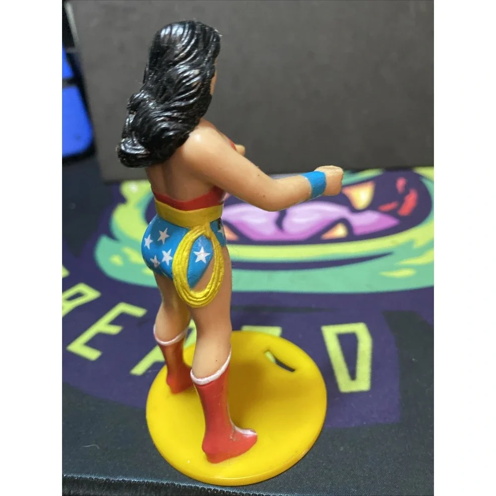 Vintage Collectible Wonder Woman Figure Cake Topper 1985 DC Comics